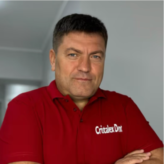 Oleg Zănoagă<br><span style="font-weight: 400;">Chirurg-Implantolog<br>Doctor în științe medicale, conf. univ.&nbsp;</span>